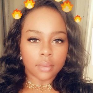 Meet your Posher, Adrienne